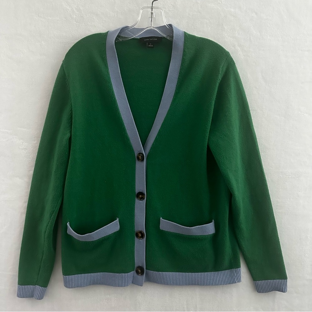 Ann Taylor Emerald Green V-Neck Cardigan with Light Blue Trim Size Medium